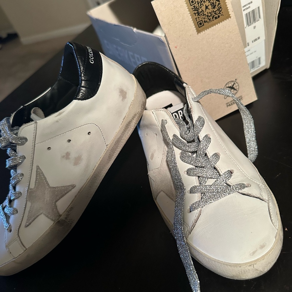 *Gently worn once. 
*Excellent condition
*Authentication
*original box
*Dust Bag